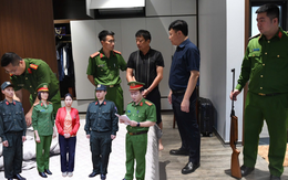 Hình ảnh 'nóng': Hơn 200 cảnh sát đột kích trong đêm, bắt giữ nhiều giám đốc cầm đầu băng nhóm “xã hội đen”