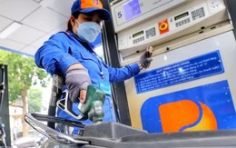 Giá xăng giảm gần 6.000 đồng/lít