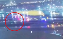 Máy bay va chạm, nữ tiếp viên bị hất văng ra ngoài đường băng 100 mét