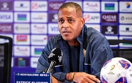 Đen đủi như Patrick Kluivert, thất bại cùng 2 đội tuyển ở vòng loại World Cup 2026