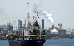 Tàu chở 200.000 thùng dầu Nga đang đến Cuba bất ngờ dừng lại ở một quốc gia ngay gần, thêm 2 tàu chở hàng viện trợ mất liên lạc