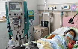 Người phụ nữ 41 tuổi qua đời vì suy thận, bác sĩ lắc đầu: Khát khô cổ còn hơn uống 2 loại nước này