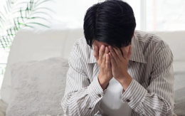 Bố bệnh nằm một chỗ, mẹ cầu xin tôi về ở chung, nhưng vợ lại nói thẳng: Về là ly hôn