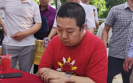 Cao thủ cờ tướng Trung Quốc sang Việt Nam đấu hội làng thua ngay vòng loại