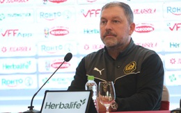 Họp báo Việt Nam vs Malaysia: HLV Malaysia tuyên bố muốn thắng Việt Nam, thầy Kim đáp lại đầy mạnh mẽ