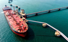 Lộ 'vị cứu tinh' dầu cho Đông Nam Á, vừa mang 100.000 thùng nhiên liệu sang Việt Nam