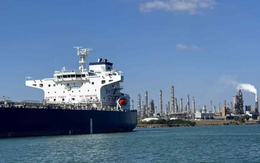 Gần 600.000 thùng dầu thô/ngày, 300.000 tấn LNG chuẩn bị lên tàu tới nước láng giềng Việt Nam, không phải từ Nga hay Trung Đông