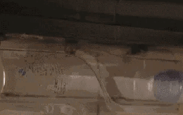 Đặt 1 chai nhựa rỗng vào máy hút mùi, tôi lạy người nào nghĩ ra mẹo đỉnh nóc này