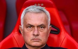 Mourinho phẫn nộ khi bị gọi là 'kẻ phản bội' 50 lần
