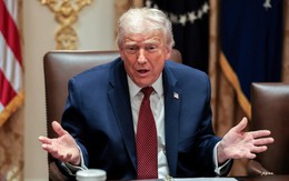 Giá dầu tăng dựng đứng, vượt qua 100 USD, vì sao Tổng thống Trump nói “chỉ là cái giá nhỏ phải trả”?