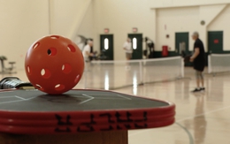 Pickleball 'xâm chiếm' nhà tù Mỹ, phạm nhân ngoan được đánh với quản giáo