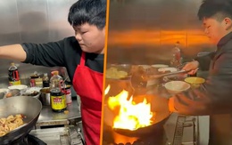 Cậu bé xoay chảo như vua đầu bếp, làm việc ở quán mỗi ngày để báo hiếu cha mẹ