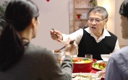 6 tháng bặt vô âm tín, ngày về con rể mang theo giấy tờ đất mộ, cả họ nhà vợ lặng người trước sự hiếu thảo lạ đời