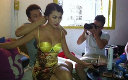 Mẹ đơn thân là nghệ sĩ được đại gia miền Tây si mê tung loạt ảnh quyến rũ từ 15 năm trước