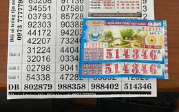 Đôi vợ chồng trùm kín mít đến đại lý vé số, mang về số tiền “khủng”