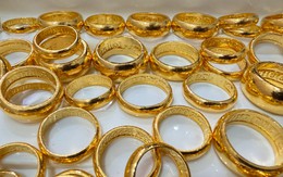 Giá vàng hôm nay 1/4 tăng "dựng đứng", thiết lập đỉnh cao nhất tuần qua, bạc "nóng bỏng tay"