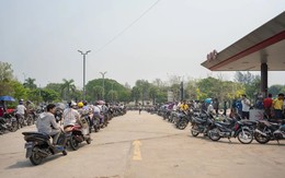 Một quốc gia Đông Nam Á đang vật lộn trong cơn 'khát' dầu: Nguồn dầu dự trữ chỉ đủ dùng trong 40 ngày, giá xăng dầu cao ngất ngưởng, tương đương 55 nghìn đồng/lít