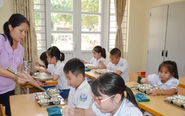 Ngăn thực phẩm bẩn từ gốc: Truy trách nhiệm người đứng đầu bếp ăn tập thể