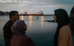 'Quýt làm, cam chịu': Iran lập trạm thu phí ở Hormuz, Mỹ 'bình chân như vại' nhưng đồng minh vùng Vịnh của Nhà Trắng lại gánh chịu thiệt hại  tới 14 tỷ USD