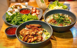 Đĩa cơm, tô phở, ly cà phê lên mức giá mới, gần 60% hàng quán thừa nhận tăng giá