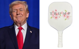 Pickleball quá hot, Tổng thống Donald Trump "lấn sân" bán vợt, giá gần 5 triệu đồng nhưng trông "chẳng có gì đặc biệt"!