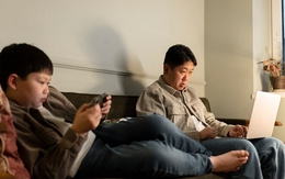 Cha mẹ "dốc hết lòng" chưa chắc đã tốt: 4 điều tuyệt đối đừng chia sẻ để tránh làm hỏng tương lai của con