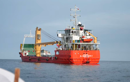 Mỹ tuyên bố phong toả Eo biển Hormuz: 2 triệu thùng dầu biến mất mỗi ngày, gần 200 tàu chở dầu không thể di chuyển