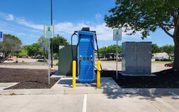 Tăng trưởng 50% với hơn 200 trạm sạc trong 2 tháng, Walmart đang “đánh úp” Tesla