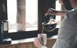 Kiểu uống cà phê và trà xanh có thể gây hại cho gan: Nhiều người đang làm mỗi ngày