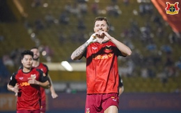 Xuân Son - Hoàng Hên vừa "gieo sầu" cho Malaysia, HLV Kim Sang-sik lại đón thêm chân sút nhập tịch?