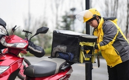 Khách đặt hàng online 3 tháng vẫn chưa được giao, chủ shop chủ động hoàn trả 3,8 triệu đồng nhưng tòa án khẳng định: “Phải bồi thường gấp 3”