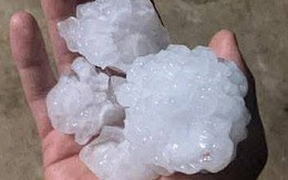 VIDEO: Mưa đá to bằng nắm tay, nhiều tài sản, nhà dân bị hư hỏng