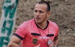 Trọng tài bị bắn chết ngay giữa trận đấu bóng đá gây xôn xao