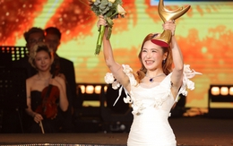 Nhiều tài khoản Ấn Độ, Châu Phi... thả tim vào bài đăng Hương Tràm nhận giải Cống hiến