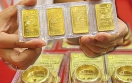Giá vàng đảo chiều giảm mạnh, chênh lệch mua - bán lên đến 4 triệu đồng/lượng