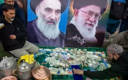 Người dân Kashmir quyên góp tiền vàng, trẻ em đập lợn đất ủng hộ Iran