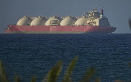 Nóng: Iran tuyên bố mở cửa hoàn toàn eo biển Hormuz, giá dầu sụt gần 11%, chứng khoán tăng kỷ lục