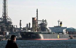 'Trái ngọt' liên tục đến với Mỹ: Đội tàu quy mô chưa từng có đang nối đuôi nhau đến 'đường tắt vàng' để lấy dầu thô Mỹ, mang đến châu Á