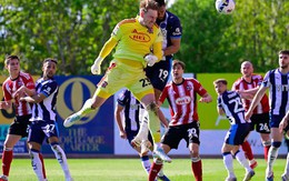 Thủ môn ghi bàn phút 90+6, Cardiff thăng hạng đầy cảm xúc