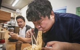 Vì sao người Nhật thanh lịch nhưng khi ăn mỳ ramen lại phát ra tiếng xì xụp?