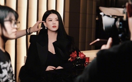 MC giàu nhất showbiz bất ngờ tái xuất cùng con gái sau 2 tháng ở ẩn vì nghi trốn thuế, gây chú ý vì 1 điều khác lạ