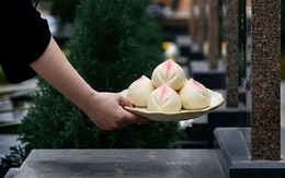 Đi tảo mộ Thanh Minh nhớ kỹ quy tắc "3 quả không mang, 1 vật không cúng" kẻo tổ tiên quở trách, gia đạo bất an