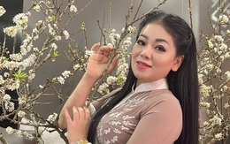 Nhan sắc mặn mà tuổi 50 của "nữ hoàng nhạc đỏ" là mẹ đơn thân nuôi 4 con