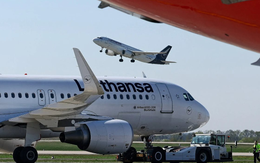 Cắt giảm 20.000 chuyến bay để tiết kiệm 40.000 tấn nhiên liệu: Cơn khát nhiên liệu khiến bầu trời châu Âu chao đảo