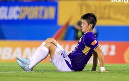 Duy Mạnh đau đớn vì chấn thương