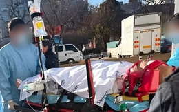 Tình trạng nam ca sĩ rơi từ sân thượng tầng 3 xuống đất