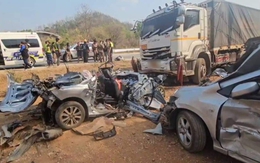 Xe tải gây tai nạn liên hoàn khiến 1 cặp vợ chồng tử vong, hình ảnh con gái 3 tuổi bơ vơ gây xót xa