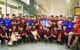 U17 Việt Nam vô địch Đông Nam Á về nước trong vòng tay yêu thương người hâm mộ