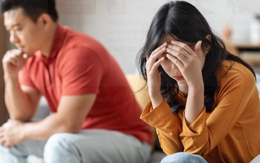 Mở điện thoại cũ của chồng sau 4 năm, tôi "ngã quỵ" trước bí mật không phải ngoại tình nhưng khiến cuộc hôn nhân hóa thành trò đùa