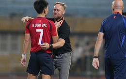 Đình Bắc tỏa sáng rực rỡ, vẫn phải nhận lời nhận xét đầy nghiêm khắc của HLV Mano Polking